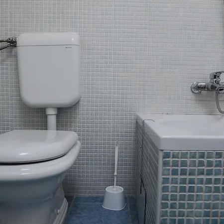 Zoe Apartman *